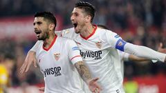 Sevilla&#039;s Argentinian midfielder Ever Banega (L) celebrates with Sevilla&#039;s Spanish defender Sergio Escudero after scoring a goal during the Spanish &#039;Copa del Rey&#039; (King&#039;s cup) quarter-final second leg football match between Sevill