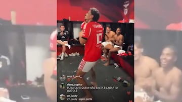 Richard Ríos tira su baile característico en el vestuario de Benfica