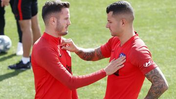 Vitolo junto a Sa&uacute;l. El canario se ir&aacute; al Getafe. 