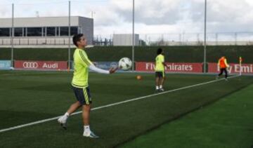 James Rodríguez se destaca en el primer día con el nuevo entrenador del Real Madrid, Zinedine Zidane.