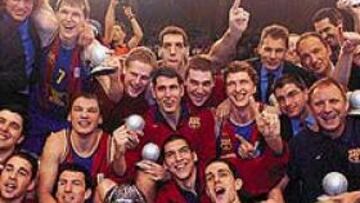 <b>TÍTULO Y REVANCHA.</B> Euforia de la plantilla barcelonista, que en Valencia ha vengado la derrota de la final anterior en Vitoria.