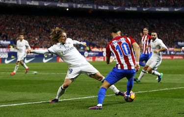 La lluvia 'blanqueó' la camiseta reciclada del Real Madrid