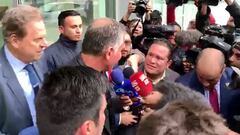 Multitud de periodistas en la llegada de Queiroz a Bogotá