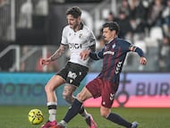 Partido entre el Burgos CF y el Eibar celebrado en el Estadio ‘El Plantío’.
Fer Niño del Burgos y Sergio A del Eibar
10-01-2026 - RICARDO ORDÓÑEZ