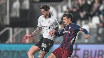 Partido entre el Burgos CF y el Eibar celebrado en el Estadio ‘El Plantío’.
Fer Niño del Burgos y Sergio A del Eibar
10-01-2026 - RICARDO ORDÓÑEZ