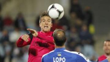 Juanmi resuelve para el Málaga un partido sin brillo