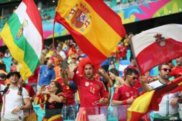 

(RESTRICTIONS APPLY: Editorial Use Only, not used in association with any commercial entity - Images must not be used in any form of alert service or push service of any kind including via mobile alert services, downloads to mobile devices or MMS messaging - Images must appear as still images and must not emulate match action video footage - No alteration is made to, and no text or image is superimposed over, any published image which: (a) intentionally obscures or removes a sponsor identification image; or (b) adds or overlays the commercial identification of any third party which is not officially associated with the FIFA World Cup) (Brasil, España, Holanda, Mundial de Fútbol) EFE/EPA/ALI HAIDER EDITORIAL USE ONLY