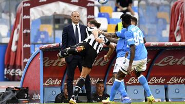 Naples (Italy), 11/09/2021.- Adrien Rabiot (L) of Juventus in action during the Italian Serie A soccer match SSC Napoli vs Juventus FC at Diego Armando Maradona Stadium in Naples, Italy, 11 September 2021. (Italia, Nápoles) EFE/EPA/CIRO FUSCO