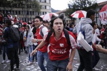 Hinchas festejan cumpleaños de Santa Fe en donde todo inició