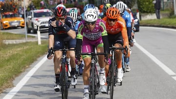 Alessandro Tonelli, en una fuga durante el Giro de Italia 2020.