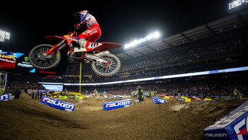 Jorge Prado, con la GasGas en el Supercross de Anaheim.