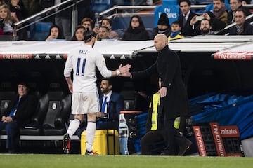 La campa?a 2016-17 es hist¨®rica para el Madrid: gana la Liga y la Champions, pero Bale no aparece mucho en las fotos: una lesi¨®n de tobillo m¨¢s otras musculares le apartan del d¨ªa a d¨ªa de la primera plantilla. Pero hay un hecho que determina el comienzo del divorcio Bale-Zidane: el jugador apura para medirse al Bayern en M¨²nich y acaba lesionado. D¨ªas despu¨¦s, el jugador afirma sentirse recuperado ante la visita del Barcelona al Bernab¨¦u, pero tiene que retirarse lesionado. El Madrid perder¨¢ ese partido en la ¨²ltima jugada del encuentro. Zizou se siente enga?ado por el gal¨¦s. Y no se lo perdonar¨¢¡