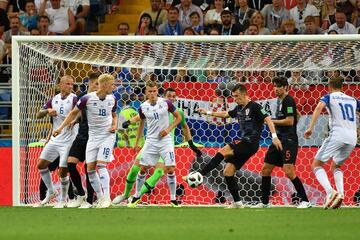 Perisic y Finnbogason.