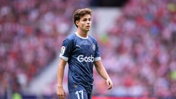 MADRID, SPAIN - OCTOBER 08: Rodrigo Riquelme of Girona FC looks on during the LaLiga Santander match between Atletico de Madrid and Girona FC at Civitas Metropolitano Stadium on October 08, 2022 in Madrid, Spain. (Photo by Ion Alcoba/Quality Sport Images/Getty Images)