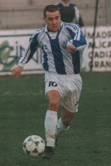 Otro de los mitos del Leganés en Segunda División. Nacido en el barrio de San Nicasio, en Leganés, defendió el escudo del laurel durante 147 partidos en los que derrochó clase bien como mediocentro, bien como mediapunta. Lo descubrió Luis Ángel Duque y bajo el paragüas de Luis Sánchez Duque dio un salto definitivo de calidad. Acabó siendo leyenda en Osasuna donde jugó en Primera durante cuatro temporadas. 