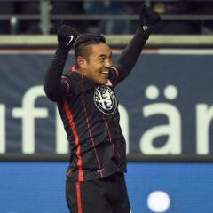 Seferovic, que salió por Marco Fabián, se enojó por el cambio