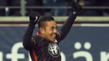 La celebración en el debut de Marco Fabián de la Mora