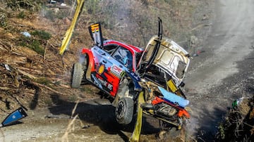This handout picture released by the Fia World Rally (WRC) shows Belgian driver Thierry Neuville and his compatriot, co-driver Nicolas Gilsoul, crashing the Hyundai Shell Mobis they were steering with, during the SSE8 of the WRC Chile 2019 near Maria las Cruces, Chile on May 10, 2019. (Photo by HO / FIA / AFP) / RESTRICTED TO EDITORIAL USE - MANDATORY CREDIT "AFP PHOTO / FIA WORLD RALLY / @WORLD" - NO MARKETING NO ADVERTISING CAMPAIGNS - DISTRIBUTED AS A SERVICE TO CLIENTS