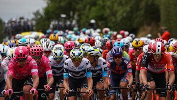 Movistar Team's Spanish rider Enric Mas (C) cycles with the pack of riders (peloton) during the 1st stage of the 112th edition of the Tour de France cycling race, 184.9 km starting and finishing in Lille Metropole, northern France, on July 5, 2025. (Photo by Anne-Christine POUJOULAT / AFP)