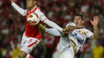 Yulián Anchico, jugador de Santa Fe, en un partido frente al Tolina en la Copa Libertadores 2013.