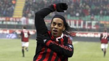 Ronaldinho firma un ''hat-trick'' en la victoria del Milan ante el Siena