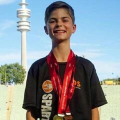 Iba a correr un 10k y termina su primera maratón... ¡con 14 años!