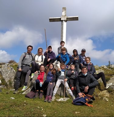 Ibon, dando múltiples charlas en escuelas a las que enseña su 'Aparretan Bizi', su 'Vivir la espuma', esa filosofía de vida que le ha hecho quien es hoy en día.