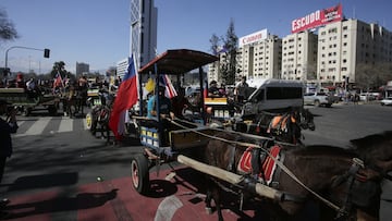 Santiago 28 agosto 2022
Carretazo por el rechazo en plaza Baquedano ,gran cantidad de adherentes a la opción rechazo se manifiestan en carreta y caballos por providencia, plaza italia y alameda.
Juan Eduardo Lopezl/Aton Chile
