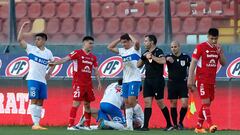 El jugador de Universidad Católica, Eugenio Mena, es fotografiado durante el partido de Primera División contra Ñublense, disputado en el estadio Santa Laura.