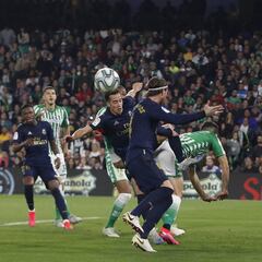 Real Madrid cae con Betis, pierde la punta y James sigue sin jugar
