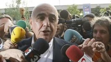 <strong>MISIÓN CUMPLIDA.</strong> Tras unas durísimas negociaciones, Galliani ha conseguido que Ronaldinho se marche al Milan.