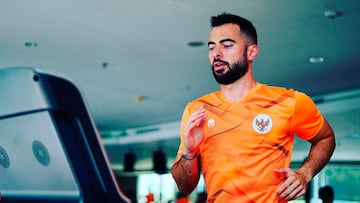 El espa?ol, Jordi Amat, durante un entrenamiento con la selecci車n de Indonesia.