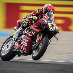 Pole, sanción y victoria