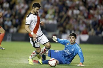 Javi Guerra y Thibaut Courtois.