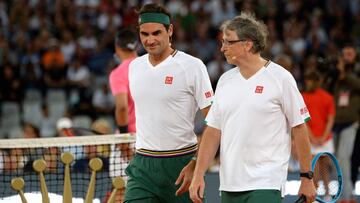 Roger Federer y Bill Gates, durante el encuentro de exhibición The Match in Africa en el Cape Town Stadium de Ciudad del Cabo, Sudáfrica.