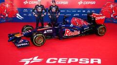 Daniil Kvyat y Jean-Eric Vergne posan con el Toro Rosso STR9.