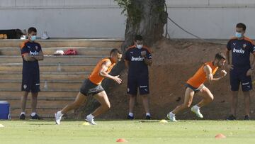 17/08/20
 VALENCIA CF
 CIUDAD DEPORTIVA
 PRETEMPORADA
 ENTRENAMIENTO PUERTA CERRADA
 JAVI GRACIA
 RODRIGO MORENO
 GAYA
 
 
 
 
 
 
 
 
 
 
 
 
 
 
 
 
 
 
 
 
 
 
 
 
 
 