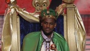 LeBron vestido de rey en los "2007 ESPY Awards" en Hollywood.