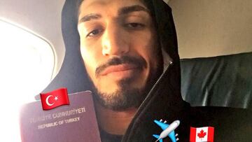 Kanter se ríe de Erdogan con el pasaporte y desde Canadá
