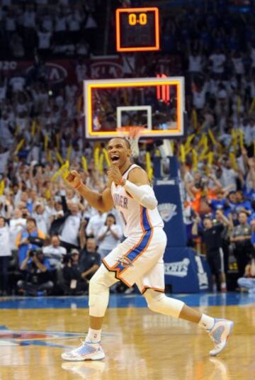 Perkins mandó el partido a la prórroga y Westbrook lo celebraba de esta manera.
