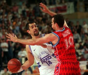 Orenga volvió al Real Madrid tras su etapa en el Estudiantes, estuvo dos temporadas (1996/1998). Consiguió un subcampeonato de la ACB y una Eurocopa, ambas en la 96/97. En la imagen en el partido contra el Estudiantes del 26 de abril de 1998.  
