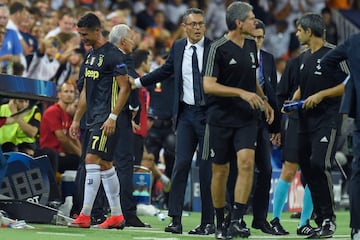 La desolación de Cristiano Ronaldo tras ver la tarjeta roja.