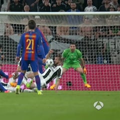 El Barça reclamó un penalti de Chiellini por mano en el 68'