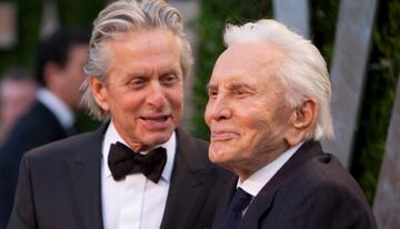 Kirk y Michael Douglas han tenido varios filmes juntos. Sin embargo, al principio Kirk no quería que su hijo Michael fuera actor. Antes de morir, reconoció que se encuentra agradecido de no seguir su consejo.