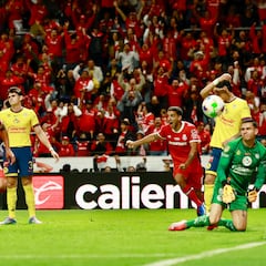Aficionados del América descubren que el primer gol del Toluca en la final no debió haber contado