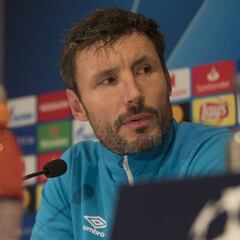 Van Bommel: "El Barça ya está clasificado, a lo mejor se relaja"