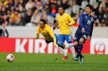 Soccer Football - International Friendly - Brazil vs Japan - Stade Pierre-Mauroy, Lille, France - November 10, 2017   Brazil’s Neymar is challenged by Japan’s Hiroki Sakai   