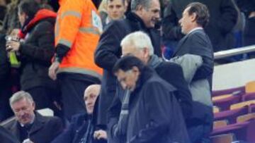 Butragueño, junto a Zubizarreta, en el palco del Camp Nou.