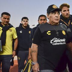 Maradona a un periodista: "Este equipo lo hago yo y no vos"