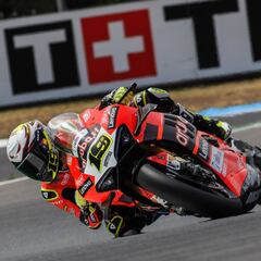 Bautista aguanta la reacción de Razgatlioglu